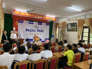Hiệu trưởng học viện ngôn ngữ Shinnagata giao lưu với học sinh trường THPT Bình Sơn
